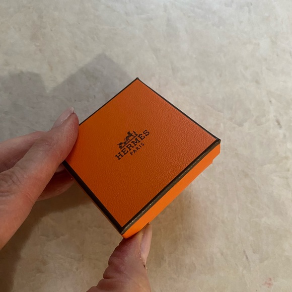 HERMES “Regate” Gold Scarf Ring - Picture 7 of 8